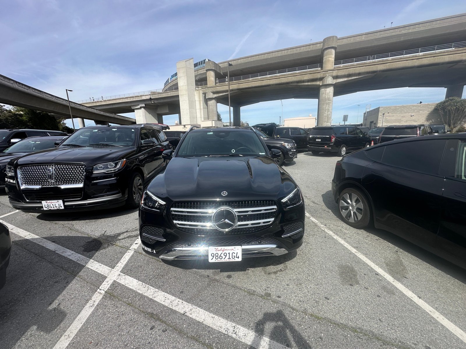 Luxury chauffeur service San Francisco Bay Area – Mercedes SUV by LimoVIP USA